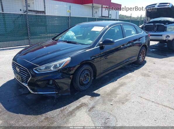 5NPE24AF4JH665983 2018 HYUNDAI SONATA Черный Передняя левая четверть