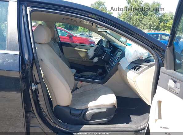5NPE24AF4JH665983 2018 HYUNDAI SONATA Черный Вид салона спереди