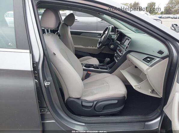 5NPE24AF4JH677034 2018 HYUNDAI SONATA Gray წინა სალონის ხედი