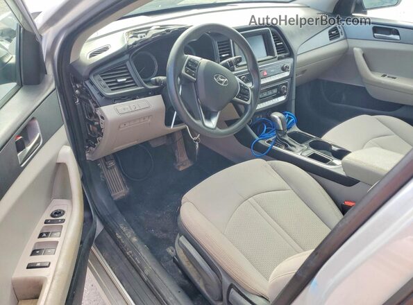 5NPE24AF4KH741073 2019 HYUNDAI SONATA Серебряный Вид панели приборов
