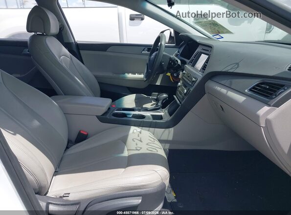 5NPE24AF5GH304805 2016 HYUNDAI SONATA White Вид салону спереду