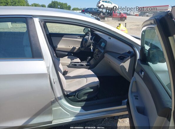 5NPE24AF5GH357746 2016 HYUNDAI SONATA Серебряный Вид салона спереди