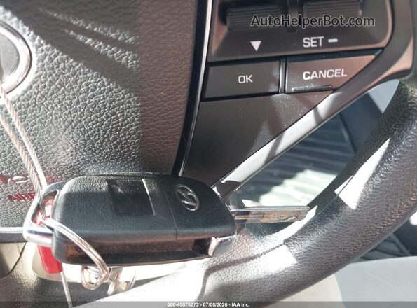 5NPE24AF5HH438781 2017 HYUNDAI SONATA Серебряный Вид панели приборов