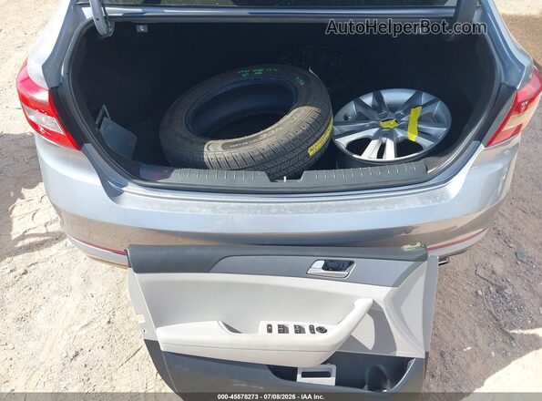 5NPE24AF5HH438781 2017 HYUNDAI SONATA Серебряный Вид щитка приборов