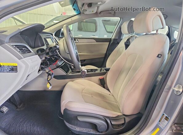 5NPE24AF5HH450364 2017 HYUNDAI SONATA Silver Front interior view