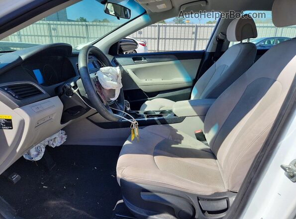 5NPE24AF5HH494350 2017 HYUNDAI SONATA White Front interior view