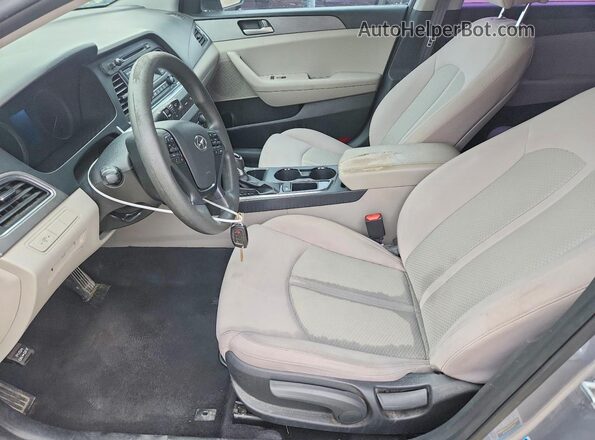 5NPE24AF5HH545605 2017 HYUNDAI SONATA Silver წინა სალონის ხედი