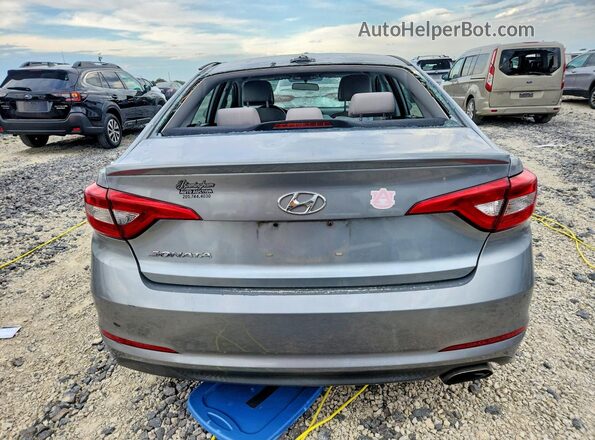 5NPE24AF5HH581634 2017 HYUNDAI SONATA Silver Widok z tyłu