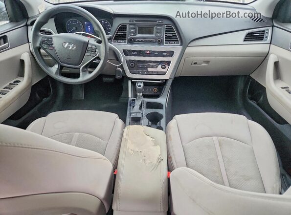 5NPE24AF5HH581634 2017 HYUNDAI SONATA Silver Widok deski rozdzielczej