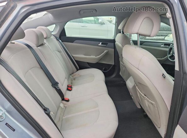 5NPE24AF5HH581634 2017 HYUNDAI SONATA Silver Widok tylnych siedzeń