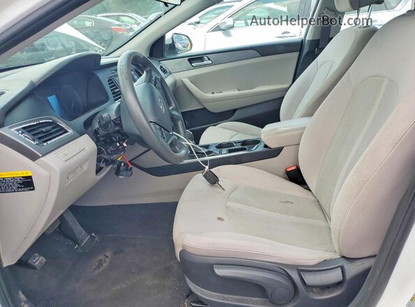 5NPE24AF5HH581648 2017 HYUNDAI SONATA White Widok wnętrza z przodu