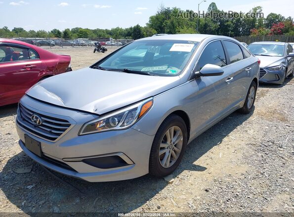 5NPE24AF5HH583335 2017 HYUNDAI SONATA Silver Vista tres cuartos delantera izquierda