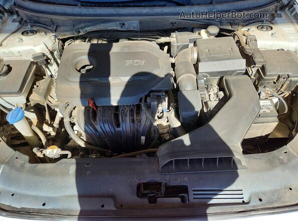 5NPE24AF5JH678211 2018 HYUNDAI SONATA White Widok wnętrza z tyłu