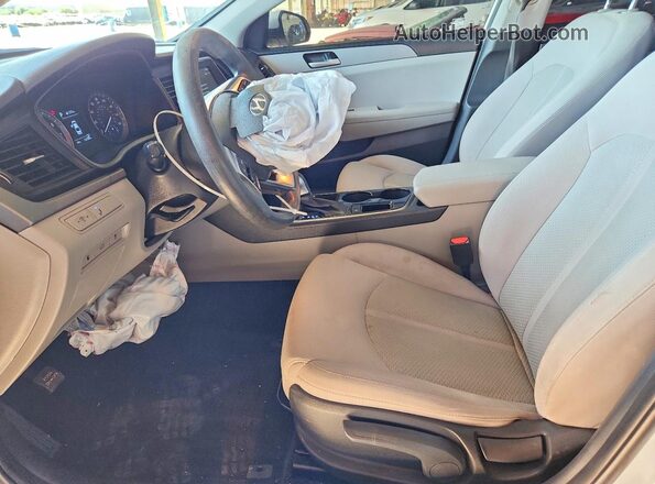 5NPE24AF5JH678211 2018 HYUNDAI SONATA White Widok wnętrza z przodu