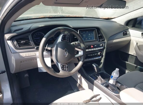 5NPE24AF5JH680945 2018 HYUNDAI SONATA Серебряный 