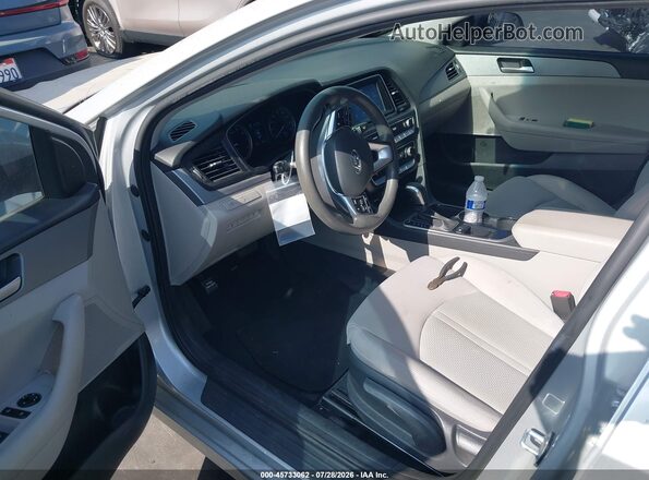 5NPE24AF5JH680945 2018 HYUNDAI SONATA Серебряный 