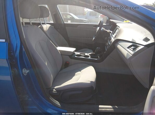 5NPE24AF5KH774342 2019 HYUNDAI SONATA Синий Вид салона спереди