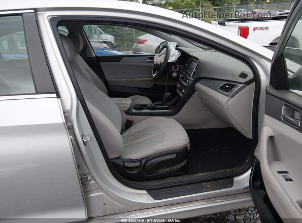 5NPE24AF5KH776561 2019 HYUNDAI SONATA Silver Вид салону спереду