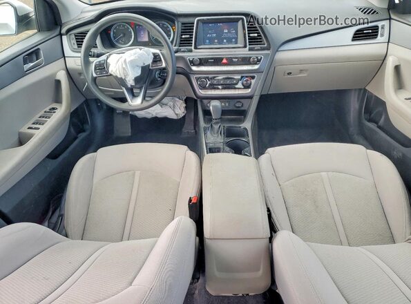 5NPE24AF5KH788709 2019 HYUNDAI SONATA Серебряный Вид панели приборов