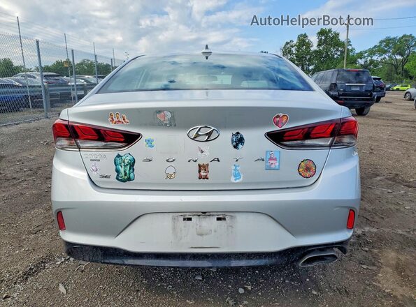 5NPE24AF5KH788709 2019 HYUNDAI SONATA Серебряный Вид сзади
