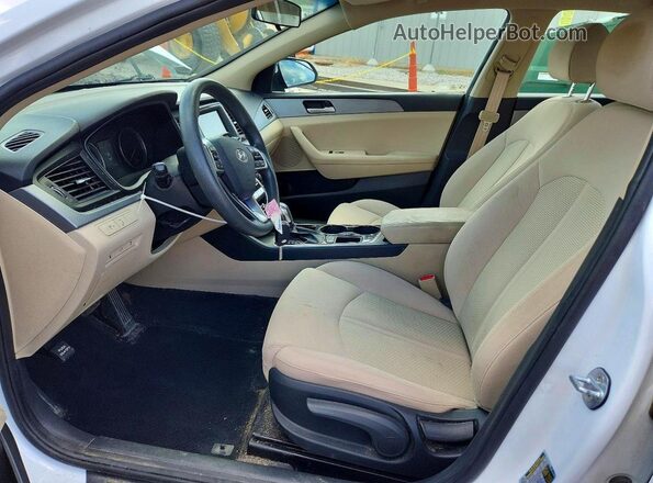 5NPE24AF5KH817335 2019 HYUNDAI SONATA Белый Вид салона спереди