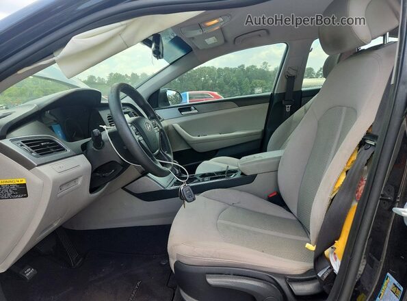 5NPE24AF6GH390562 2016 HYUNDAI SONATA Черный Вид салона спереди