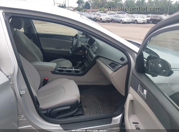 5NPE24AF6HH536654 2017 HYUNDAI SONATA Silver Front interior view
