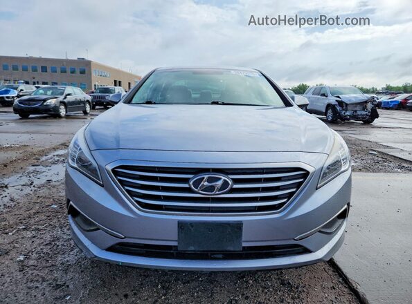 5NPE24AF6HH548142 2017 HYUNDAI SONATA Silver Widok z przodu