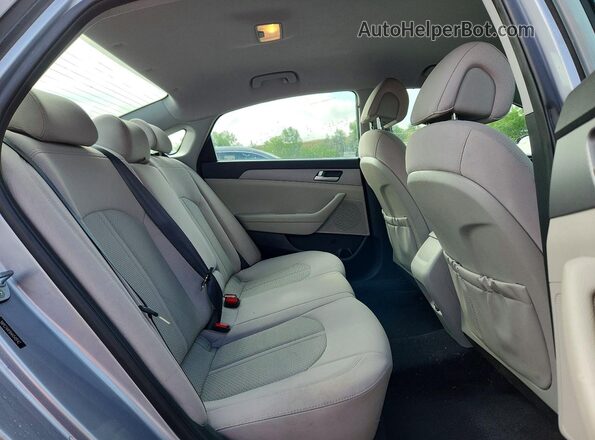 5NPE24AF6HH548142 2017 HYUNDAI SONATA Silver Widok tylnych siedzeń