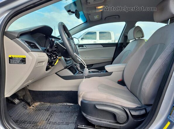 5NPE24AF6HH548142 2017 HYUNDAI SONATA Silver Widok wnętrza z przodu