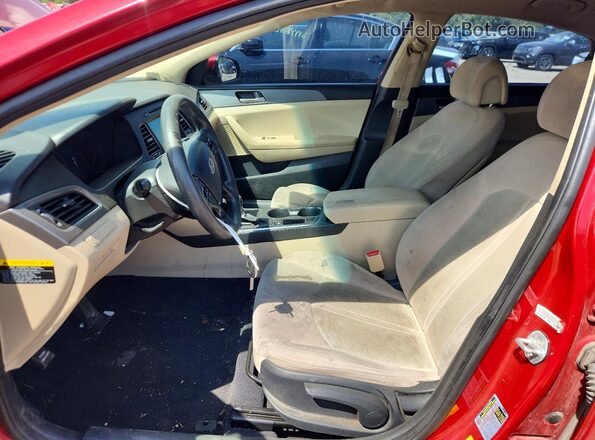 5NPE24AF6HH569539 2017 HYUNDAI SONATA Red Front interior view
