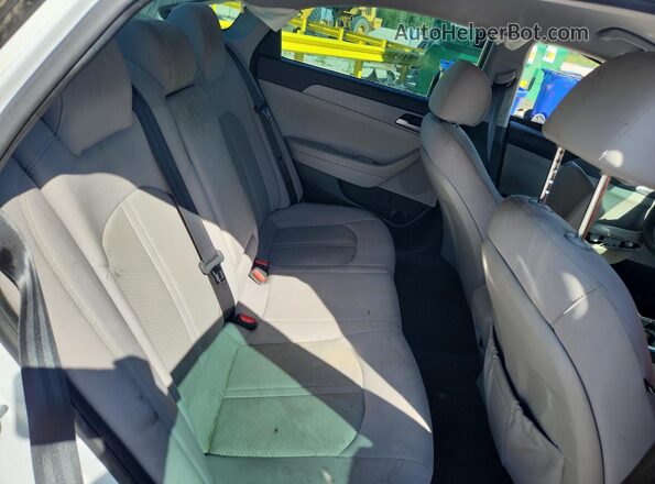 5NPE24AF6JH620463 2018 HYUNDAI SONATA White Rear seats view
