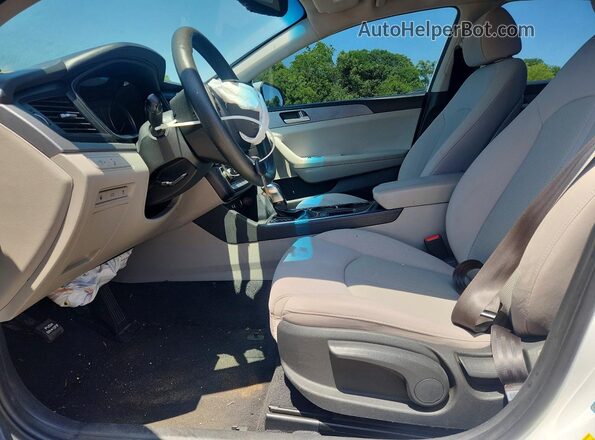 5NPE24AF6JH646867 2018 HYUNDAI SONATA White Widok wnętrza z przodu