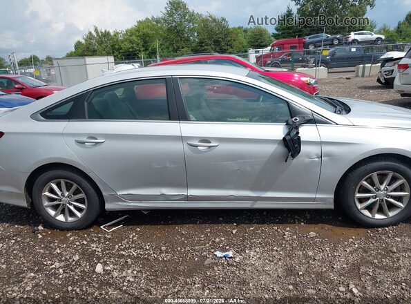 5NPE24AF6KH760918 2019 HYUNDAI SONATA Silver Widok wnętrza z tyłu