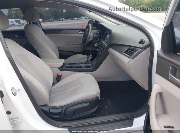 5NPE24AF7GH353696 2016 HYUNDAI SONATA White Widok wnętrza z przodu