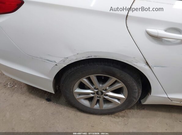 5NPE24AF7HH589038 2017 HYUNDAI SONATA White Widok wnętrza z tyłu