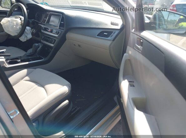 5NPE24AF7JH688366 2018 HYUNDAI SONATA Silver Սալոնի դիմացի տեսք