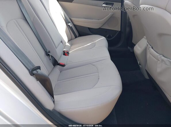 5NPE24AF7JH688366 2018 HYUNDAI SONATA Silver VIN կոդի պիտակի տեսք