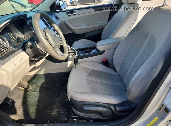 5NPE24AF7KH762600 2019 HYUNDAI SONATA Silver Սալոնի դիմացի տեսք