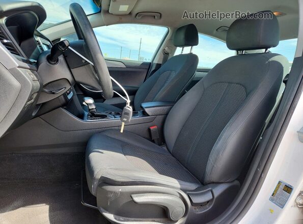 5NPE24AF7KH779283 2019 HYUNDAI SONATA White Front interior view