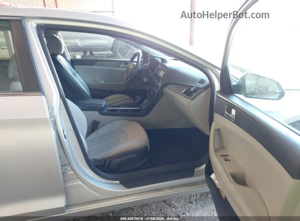 5NPE24AF8GH320058 2016 HYUNDAI SONATA Silver წინა სალონის ხედი