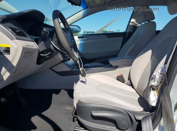 5NPE24AF8GH368224 2016 HYUNDAI SONATA Silver Widok wnętrza z przodu