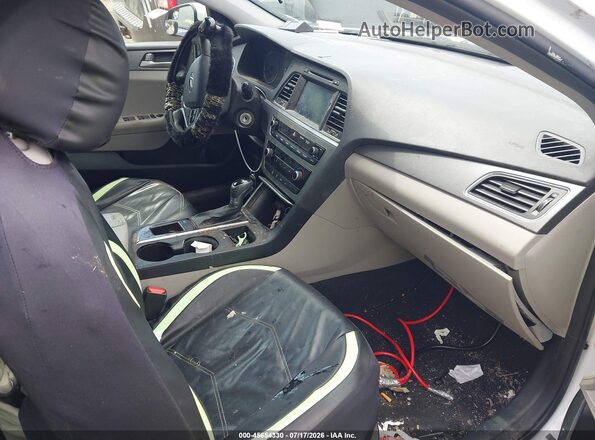 5NPE24AF8GH379045 2016 HYUNDAI SONATA White Widok wnętrza z przodu
