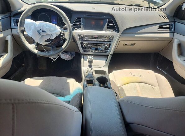 5NPE24AF8HH440198 2017 HYUNDAI SONATA Silver Widok deski rozdzielczej