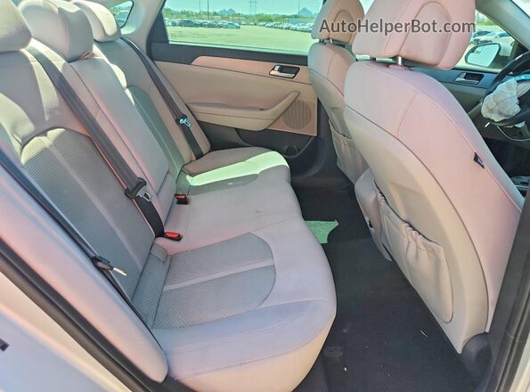 5NPE24AF8HH454702 2017 HYUNDAI SONATA Silver Vista de los asientos traseros