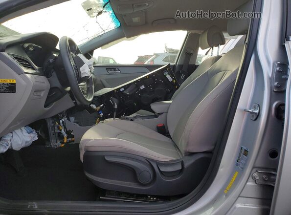 5NPE24AF8HH481771 2017 HYUNDAI SONATA Silver Front interior view