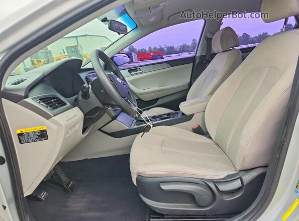 5NPE24AF8HH494651 2017 HYUNDAI SONATA Silver წინა სალონის ხედი