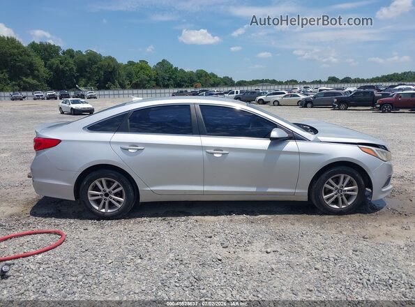 5NPE24AF8HH535828 2017 HYUNDAI SONATA Серебряный Вид задней части салона
