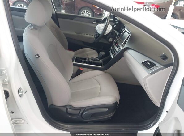 5NPE24AF8JH616415 2018 HYUNDAI SONATA White Вид салону спереду