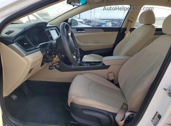 5NPE24AF8JH638253 2018 HYUNDAI SONATA White Widok wnętrza z przodu